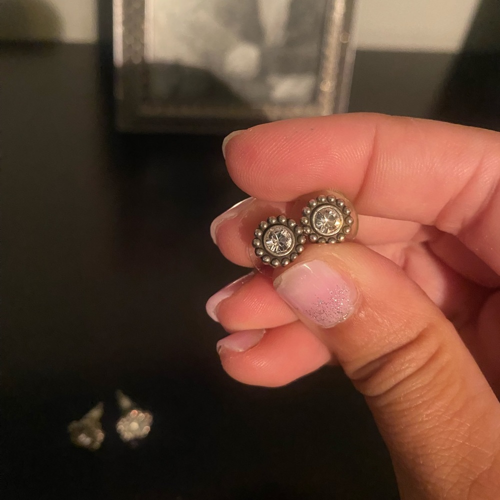 2 pairs Brighton studs